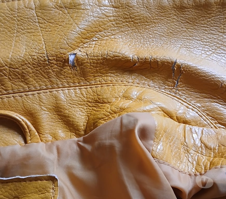 Vêtements occasion Morbihan Plouay - 56240 - Photos Vivastreet Blouson couleur or