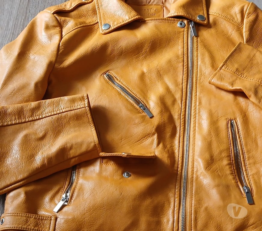 Vêtements occasion Morbihan Plouay - 56240 - Photos Vivastreet Blouson couleur or