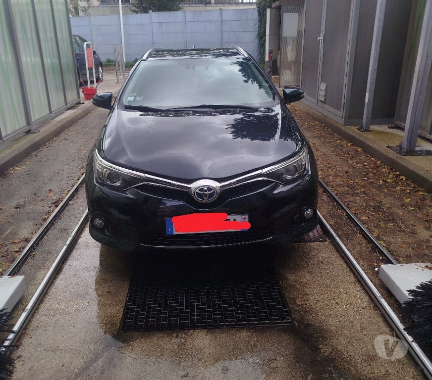Voiture d'occasion Seine-Saint-Denis Bagnolet - 93170 - Photos Vivastreet Toyota Auris Touring Sports Hybride – 2015