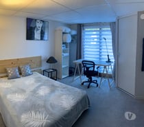 STUDIO MEUBLE DANS UN ECRIN DE VERDURE