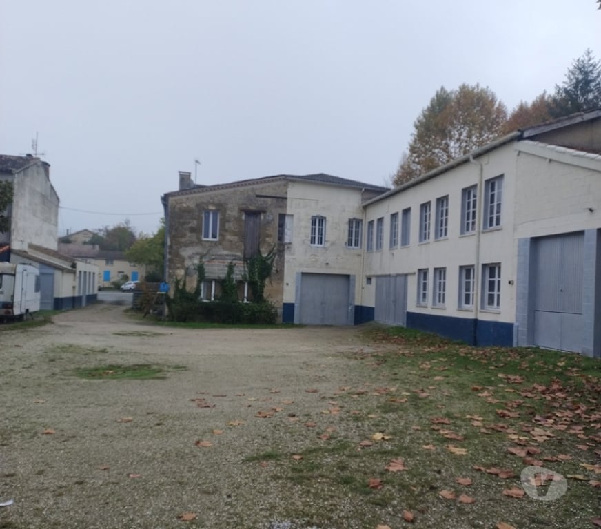 Parkings - Garages Lot-et-Garonne Miramont de Guyenne - 47800 - Photos Vivastreet GARAGE GARDE MEUBLE