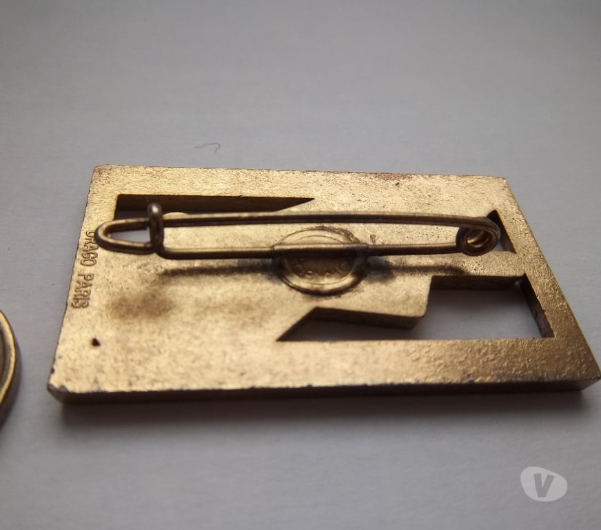 Collection Manche Valognes - 50700 - Photos Vivastreet insigne Madagascar académie militaire 29 mars 1947