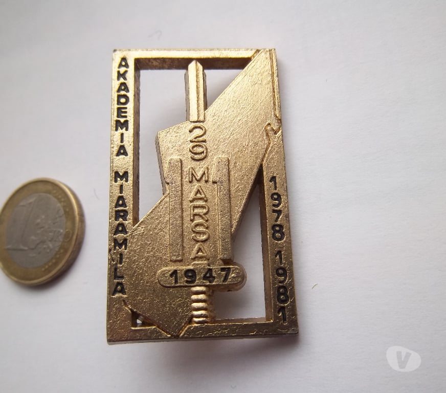 Collection Manche Valognes - 50700 - Photos Vivastreet insigne Madagascar académie militaire 29 mars 1947