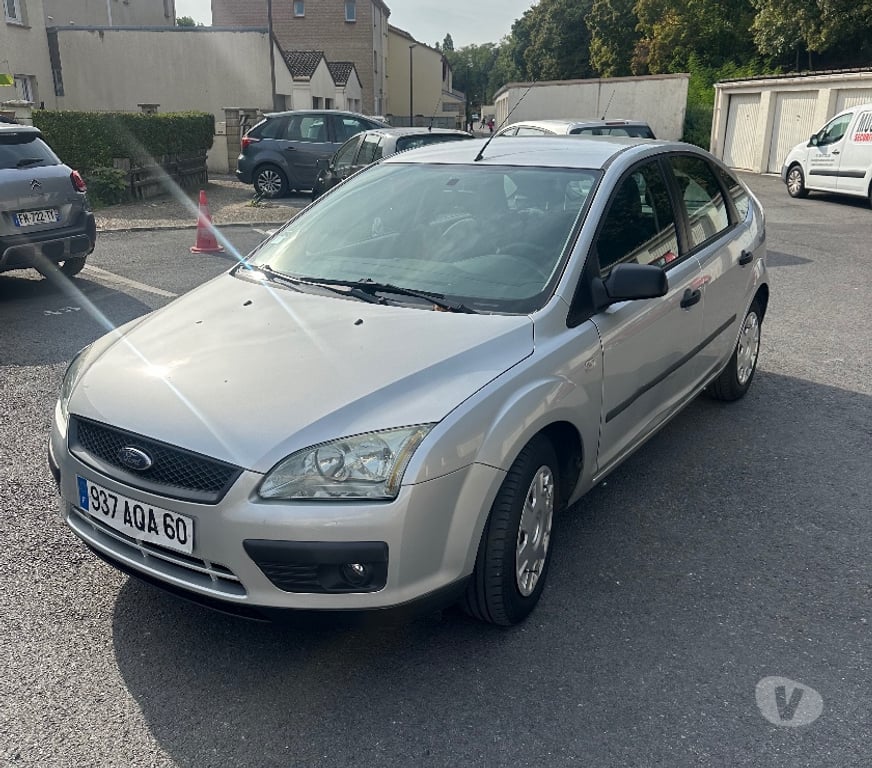 Voiture d'occasion Essonne Courcouronnes - 91080 - Photos Vivastreet Ford focus 1l6 Essence Phase 2