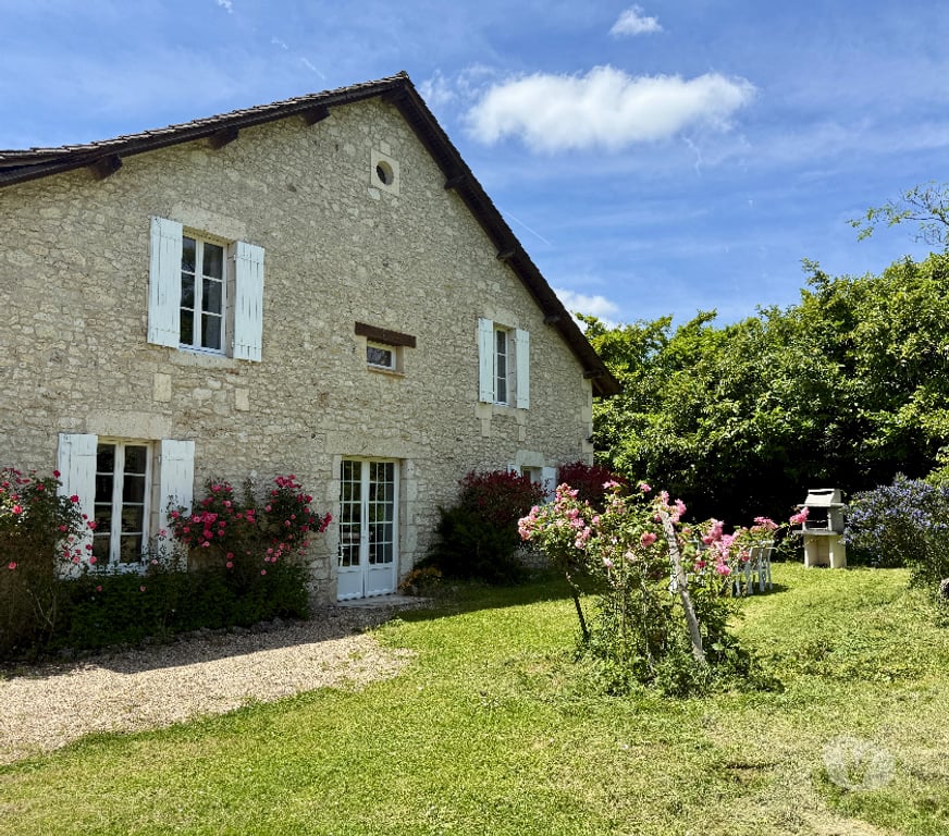 location saisonniere Dordogne Monestier - 24240 - Photos Vivastreet Spacieuse maison à la campagne proche Bergerac avec piscine