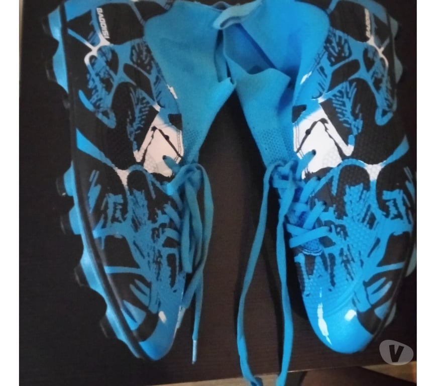 Chaussures Pas-de-Calais Henin Beaumont - 62110 - Photos Vivastreet belle chaussure de moulet pour le football neuf