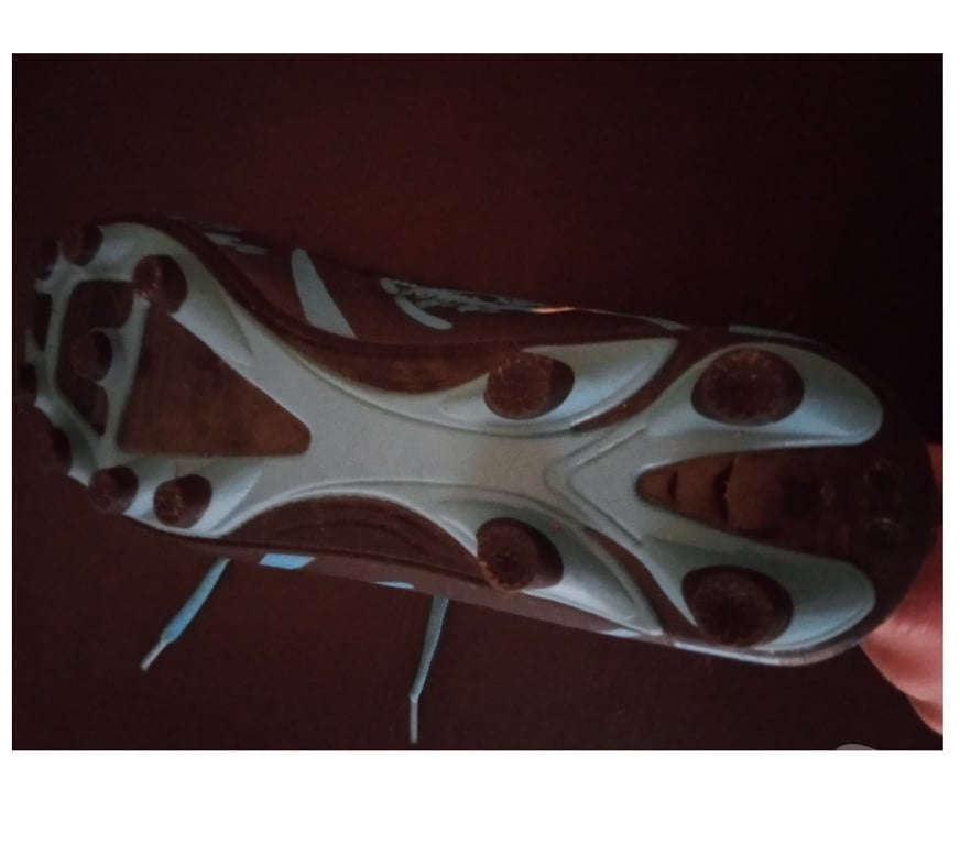 Chaussures Pas-de-Calais Henin Beaumont - 62110 - Photos Vivastreet belle chaussure de moulet pour le football neuf