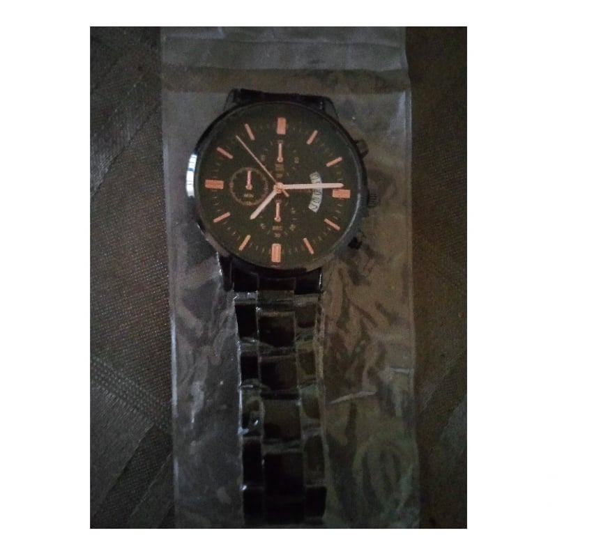 Montres occasion Pas-de-Calais Henin Beaumont - 62110 - Photos Vivastreet montre neuve et pile neuve