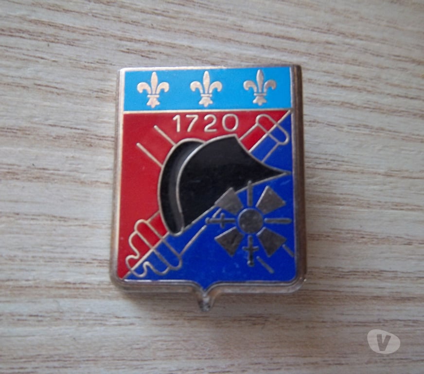 Collection Manche Valognes - 50700 - Photos Vivastreet insigne militaire 4 e régiment d'artillerie (4e RA) Delsart