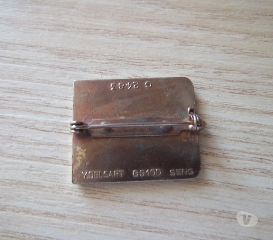 Collection Manche Valognes - 50700 - Photos Vivastreet insigne militaire 4 e régiment d'artillerie (4e RA) Delsart