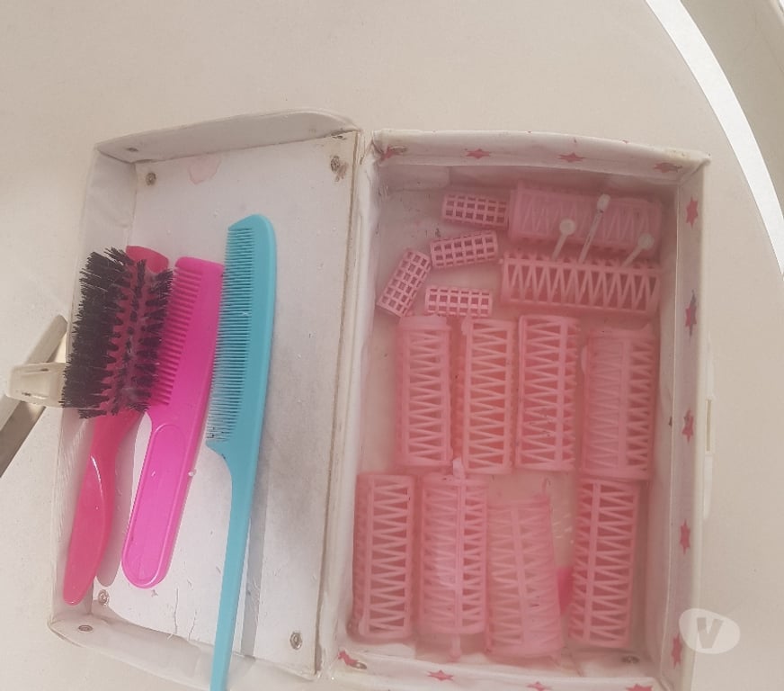 Jeux - Jouets Essonne Juvisy sur Orge - 91260 - Photos Vivastreet tete à coiffer et accessoires