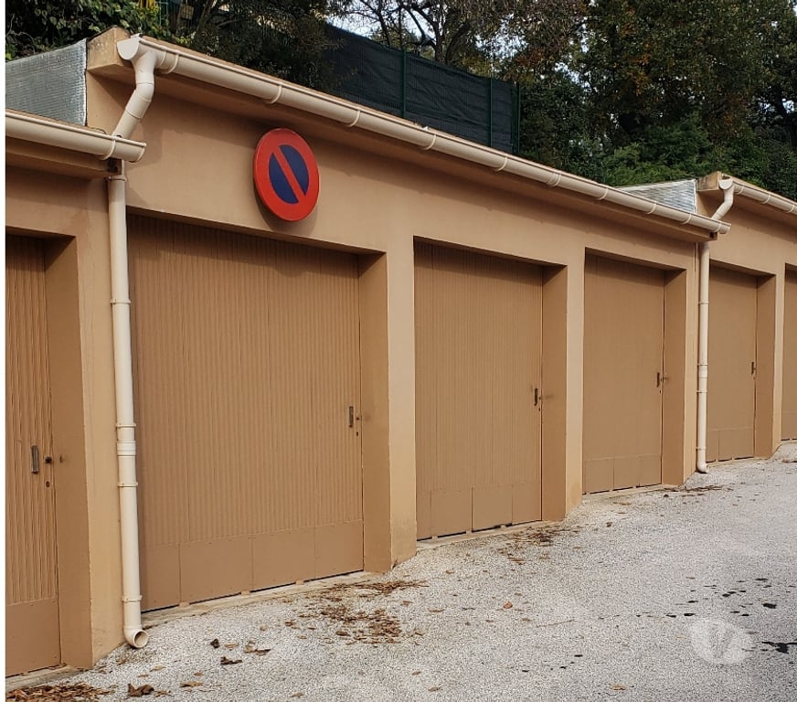 Parkings - Garages Var Hyeres - 83400 - Photos Vivastreet Garage à louer Hyères quartier ancien hôpital.