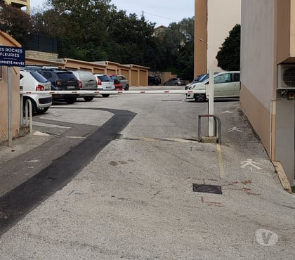 Parkings - Garages Hyeres Var - Photos Vivastreet Garage à louer Hyères quartier ancien hôpital.
