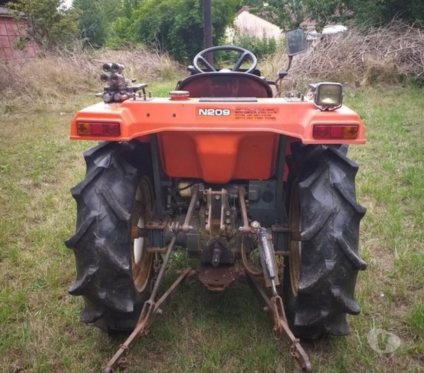 Tracteur occasion Haute-Vienne St Laurent les Eglises - 87240 - Photos Vivastreet tracteur 23cv 4RM direction assistée