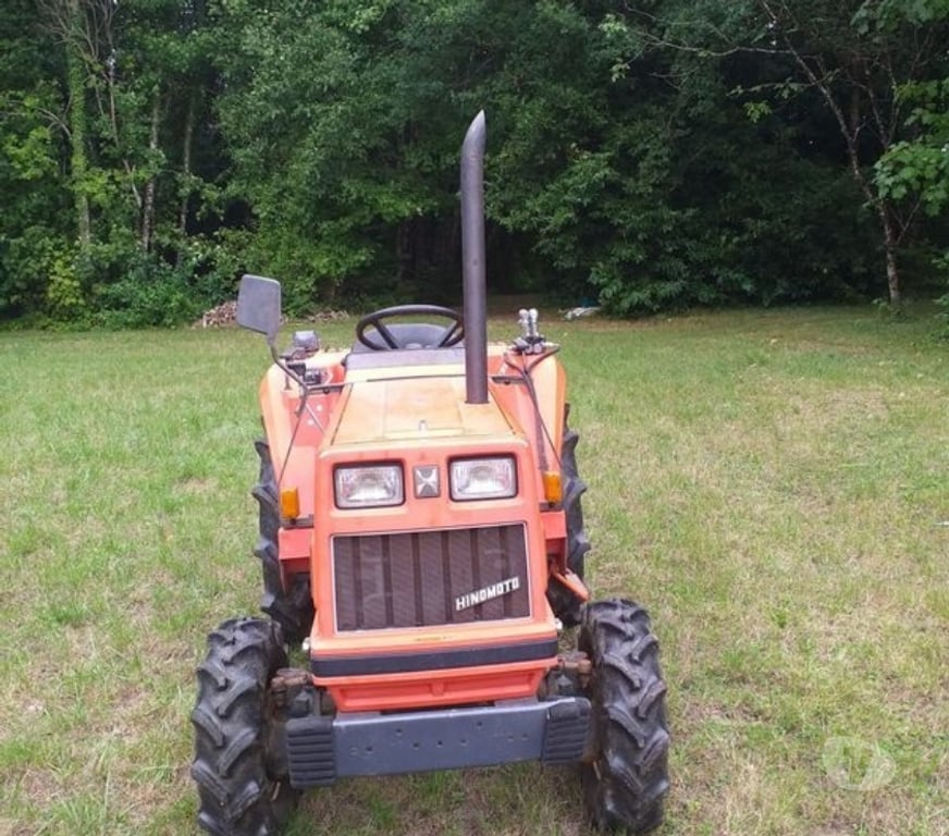 Tracteur occasion Haute-Vienne St Laurent les Eglises - 87240 - Photos Vivastreet tracteur 23cv 4RM direction assistée