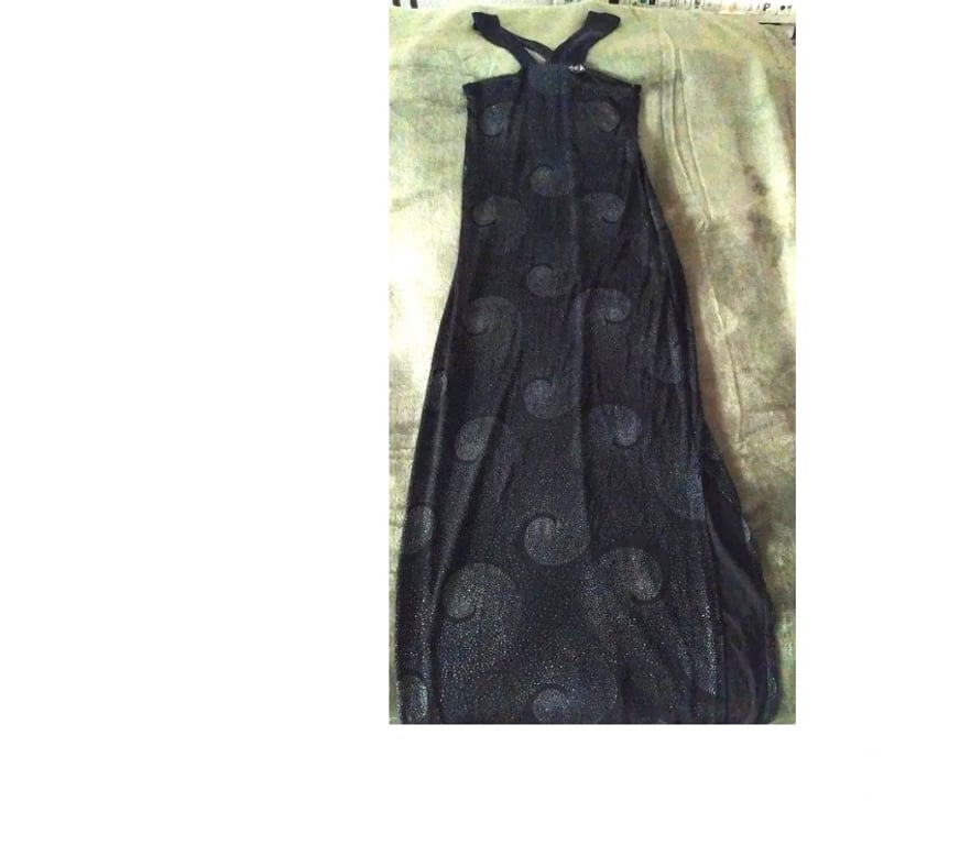 Vêtements occasion Seine-Saint-Denis Montreuil - 93100 - Photos Vivastreet Robe longue de soirée