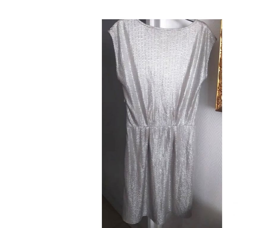 Vêtements occasion Seine-Saint-Denis Montreuil - 93100 - Photos Vivastreet Robe pour les fêtes