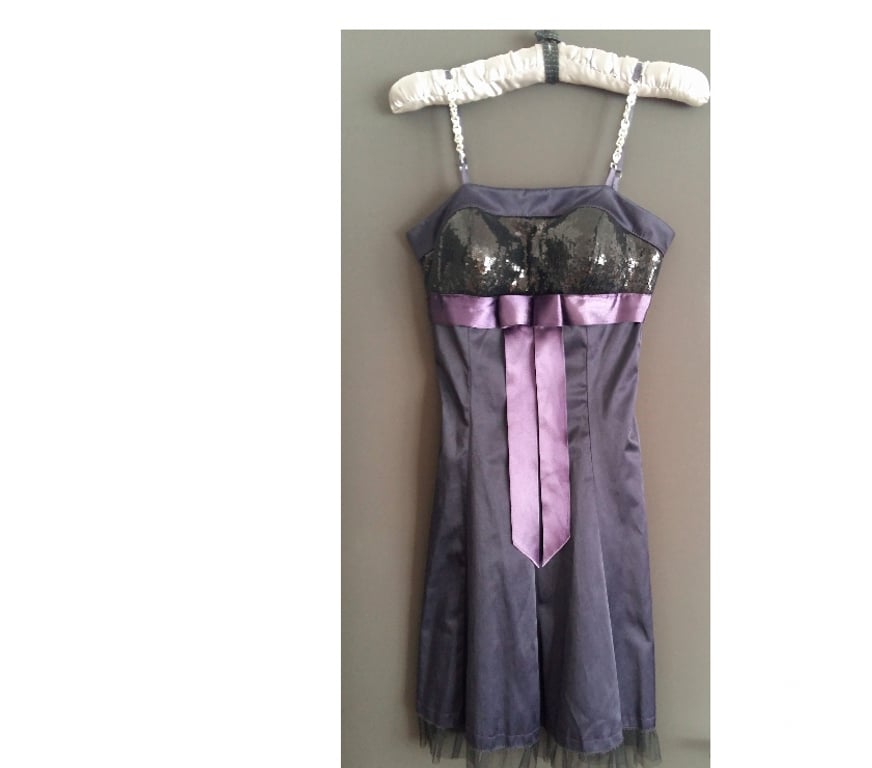 Vêtements occasion Seine-Saint-Denis Montreuil - 93100 - Photos Vivastreet Robe de Fête Bretelles Bijoux