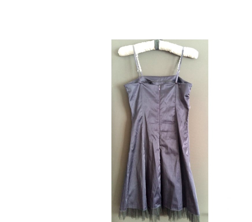 Vêtements occasion Seine-Saint-Denis Montreuil - 93100 - Photos Vivastreet Robe de Fête Bretelles Bijoux