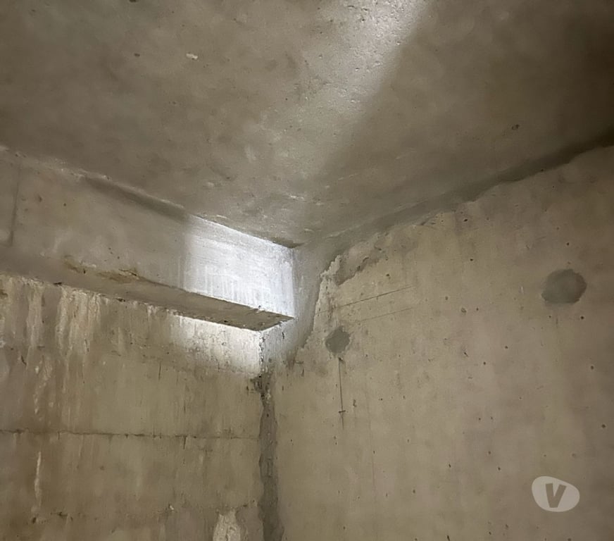 Parkings - Garages Paris Paris 8ème ardt - 75008 - Photos Vivastreet Cave saine de 3 m2 au 4ème sous-sol rue de Berri