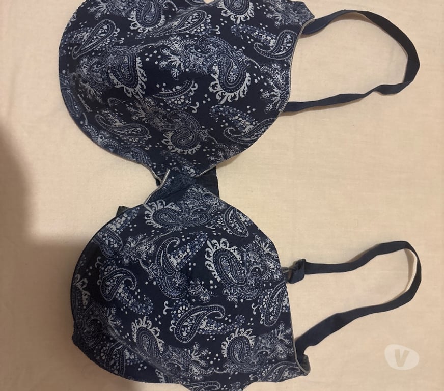 Vêtements occasion Hauts-de-Seine Bois Colombes - 92270 - Photos Vivastreet soutien gorge bleu et blanc 95F