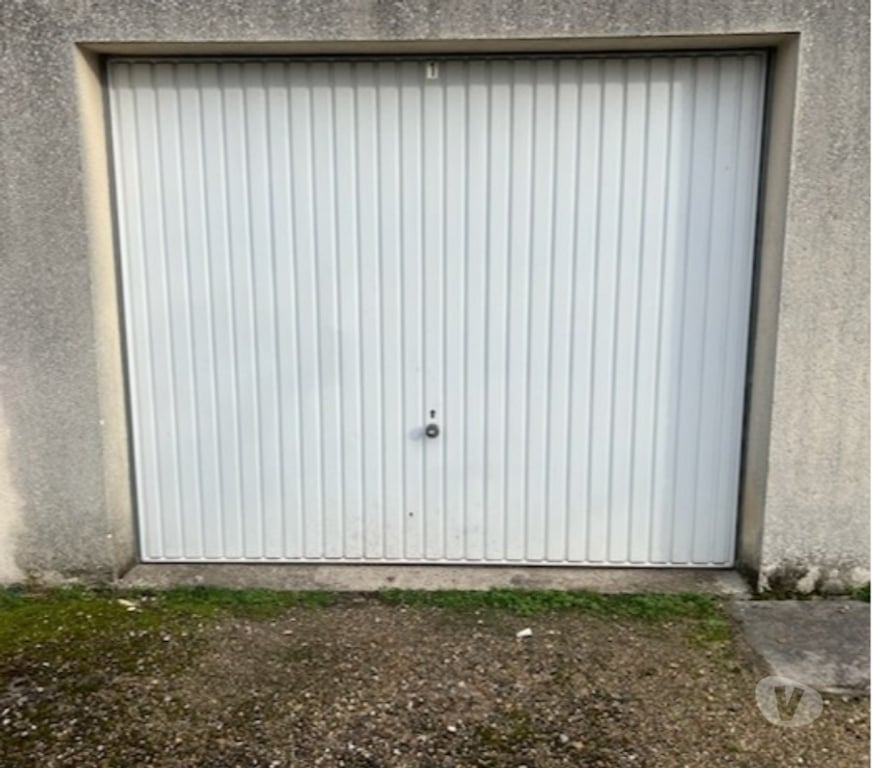 Parkings - Garages Eure Gisors - 27140 - Photos Vivastreet Gisors - Box 17m2