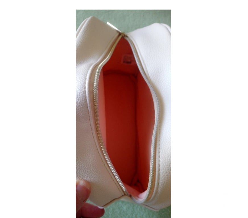 Accessoires - Bagagerie Seine-Saint-Denis La Courneuve - 93120 - Photos Vivastreet Sac neuf Ella Baché