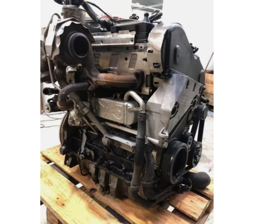 Pièces et services auto Paris Paris 1er ardt - 75001 - Photos Vivastreet Moteur Volkswagen 1.6 TDI code: CAY complet, garantie