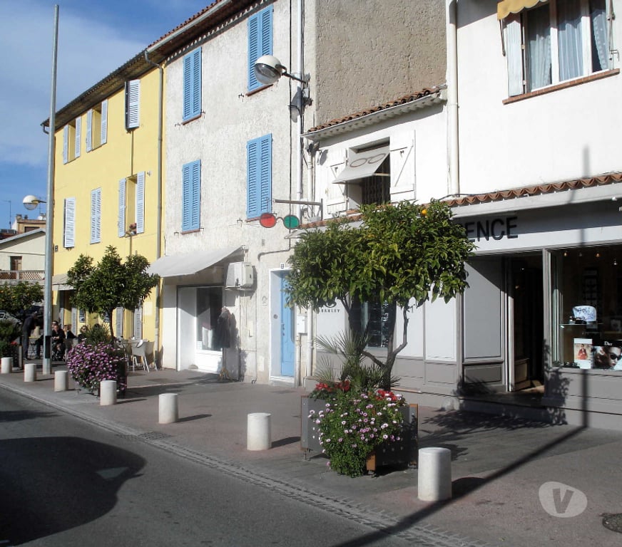 Parkings - Garages Alpes-Maritimes Antibes - 06600 - Photos Vivastreet GARAGE ENTREPÔT Vieille Ville ANTIBES