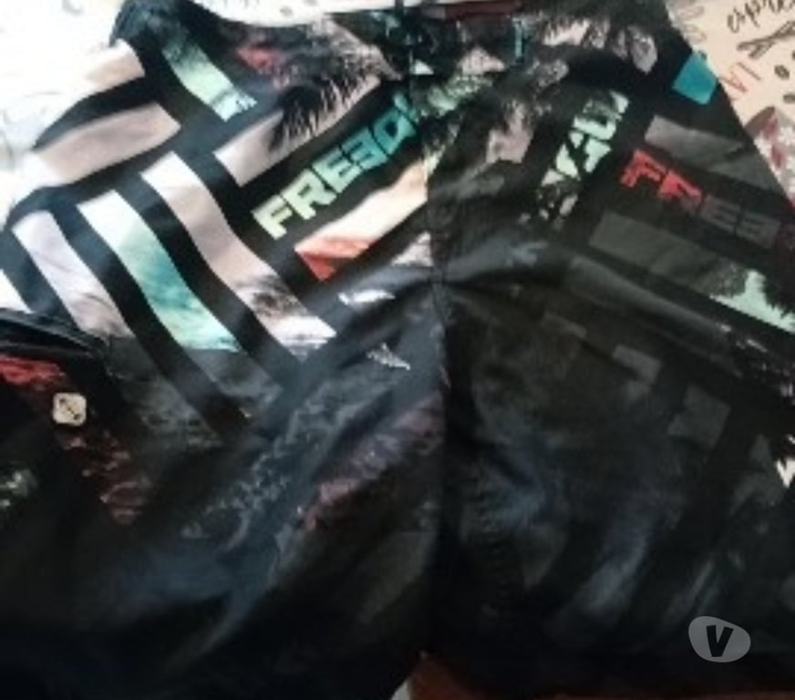 Vêtements occasion Charente Barbezieux St Hilaire - Photos Vivastreet short Homme FREEGUN