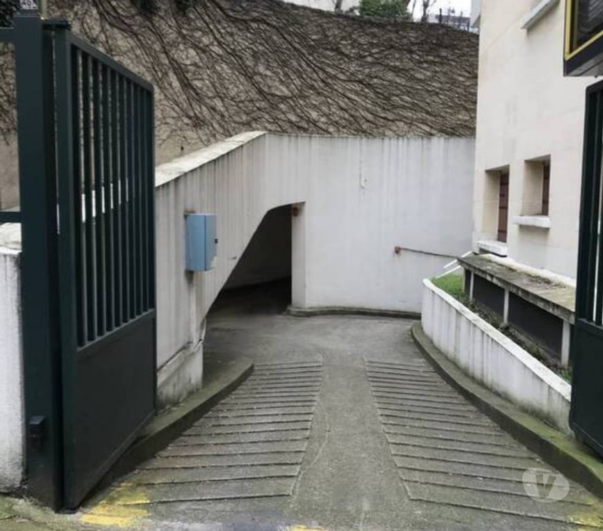 Parkings - Garages Paris Paris 20ème ardt - 75020 - Photos Vivastreet LOCATION d'un GRAND BOX