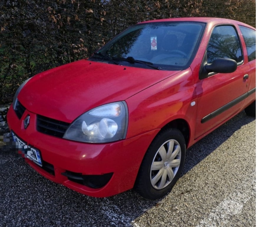 Voiture d'occasion Vosges St Etienne les Remiremont - 88200 - Photos Vivastreet Renault Clio 1.2 essence eco2 60 ch - 1 ere main