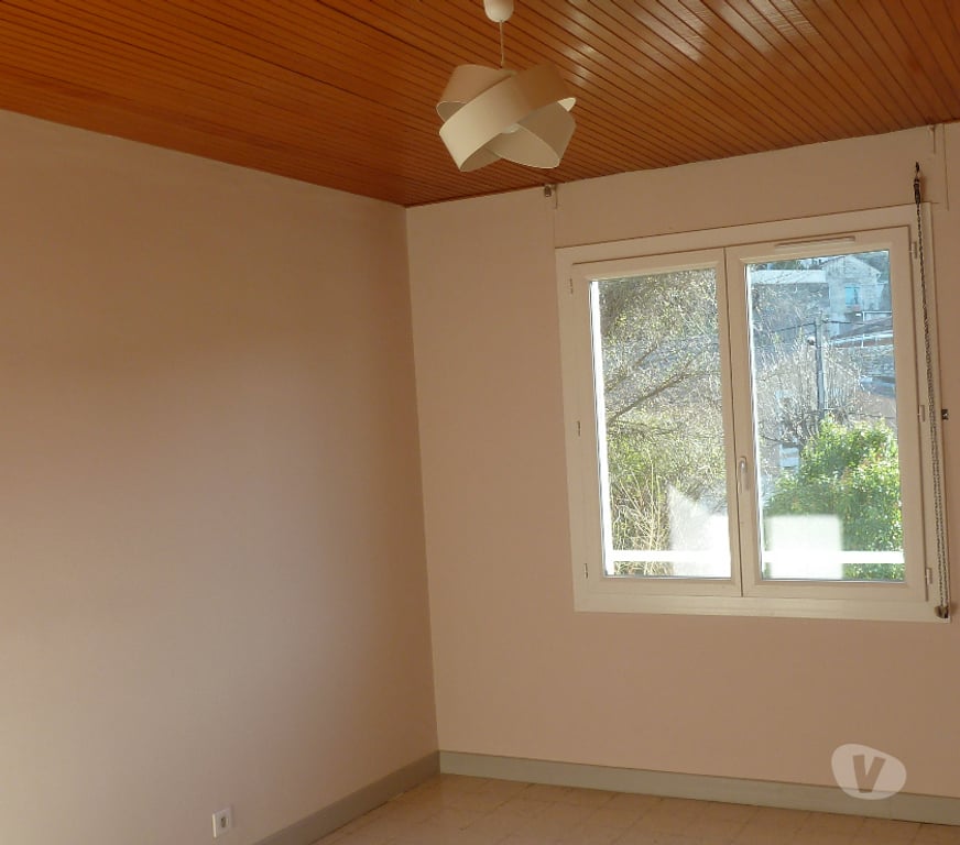 Location appartement Gard Nimes - Photos Vivastreet Nîmes, quartier de la croix de fer, joli appartement