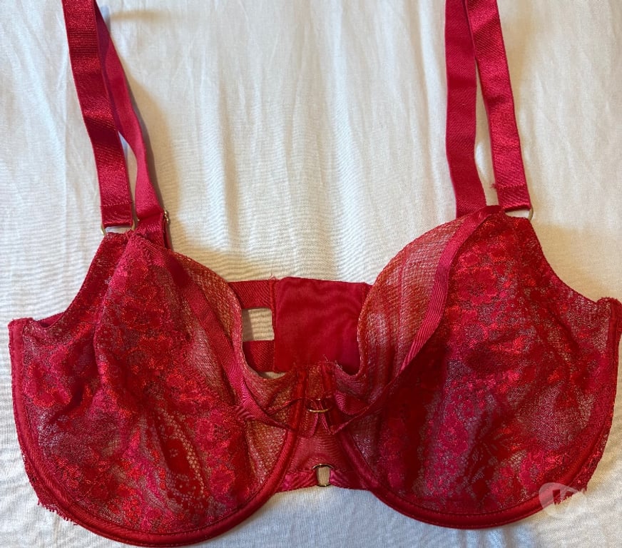 Vêtements occasion Hauts-de-Seine Bois Colombes - 92270 - Photos Vivastreet H vend soutien gorge 95F