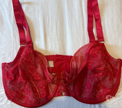 Vêtements occasion Bois Colombes Hauts-de-Seine - Photos Vivastreet H vend soutien gorge 95F