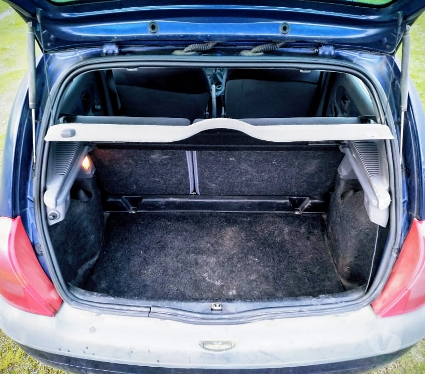 Voiture d'occasion Maine-et-Loire Le Fresne sur Loire - 49123 - Photos Vivastreet Renault Clio II 1.9D 65 – 1998