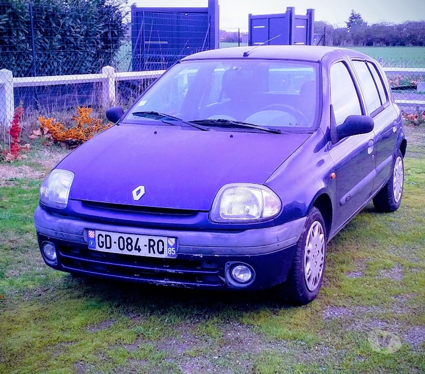 Voiture d'occasion Maine-et-Loire Le Fresne sur Loire - 49123 - Photos Vivastreet Renault Clio II 1.9D 65 – 1998