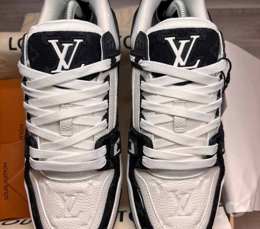 Chaussures Aisne Moulins - 02160 - Photos Vivastreet Paire de Louis Vuitton Traîner Black