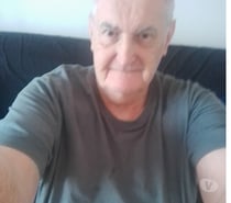 Propose aide, services, soutien, réconfort etc