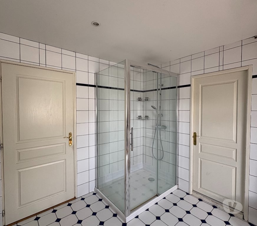 Appartement meublé Bas-Rhin Strasbourg - Photos Vivastreet STRASBOURG 5 pièces garages fermés