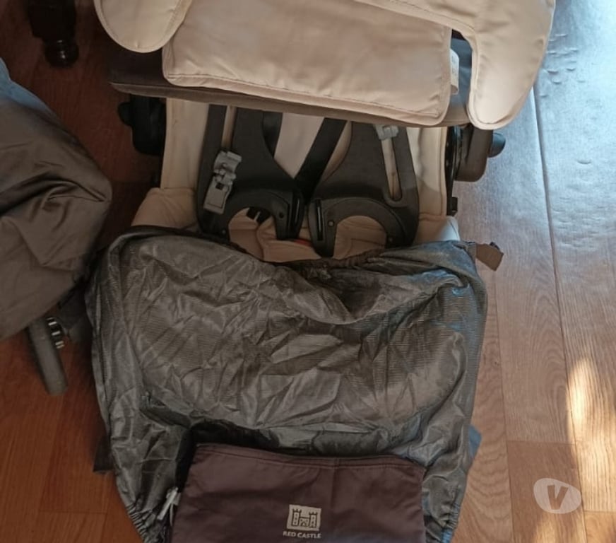 Equipements bébés Paris Paris 12ème ardt - 75012 - Photos Vivastreet Vend poussette et cosy réd castel