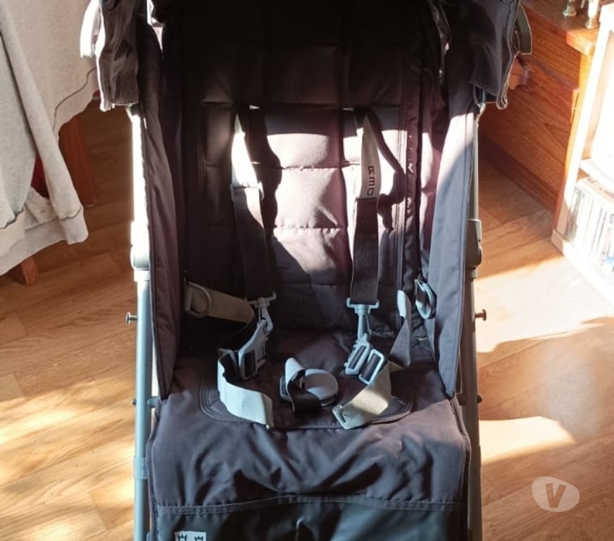 Equipements bébés Paris Paris 12ème ardt - 75012 - Photos Vivastreet Vend poussette et cosy réd castel