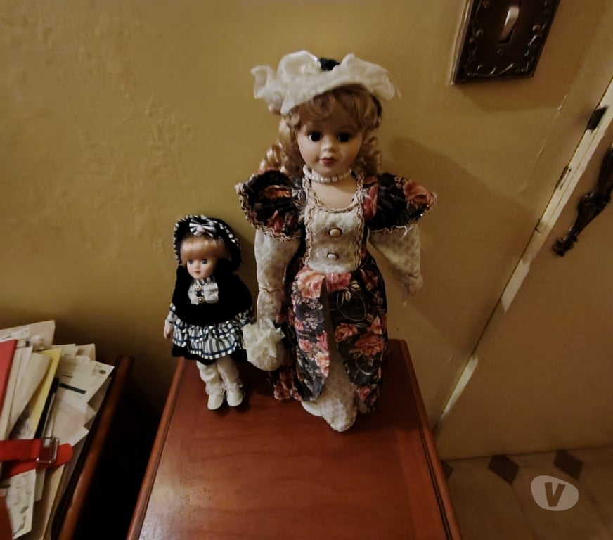 Décoration - art Bouches-du-Rhône Simiane Collongue - 13109 - Photos Vivastreet Jolie poupée en demi porcelaine