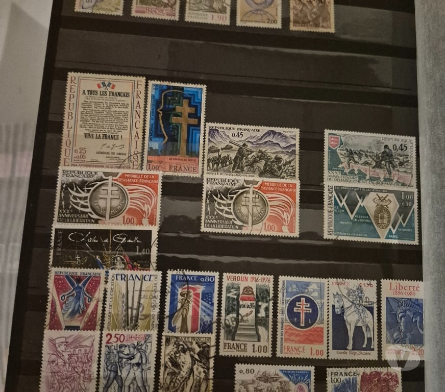 Collection Drôme Le Grand Serre - 26530 - Photos Vivastreet Album de Timbres