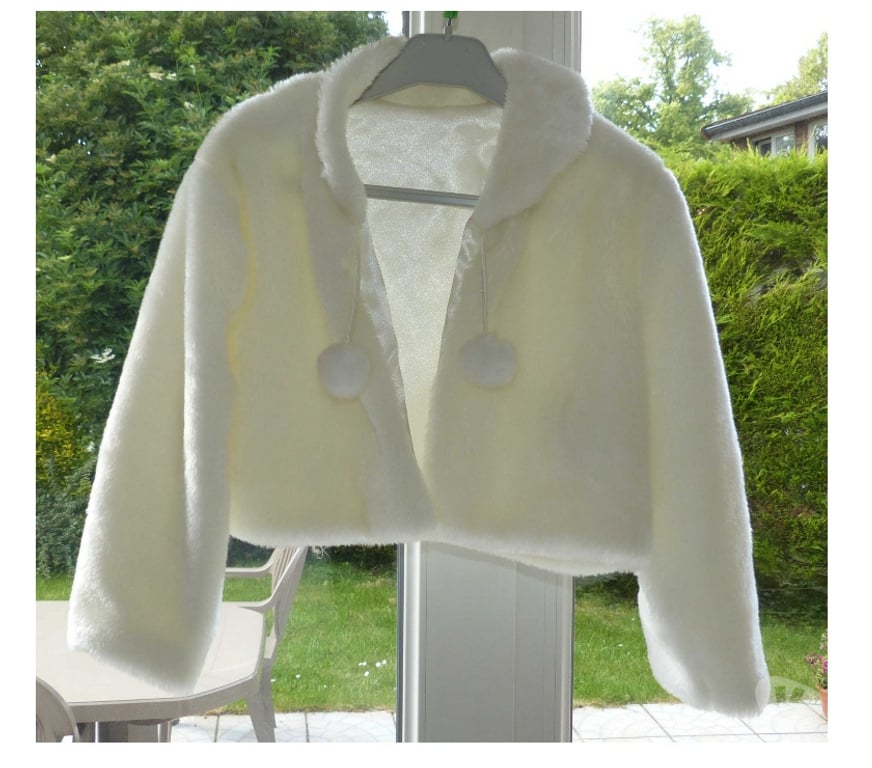 Vêtements occasion Pas-de-Calais St Leonard - 62360 - Photos Vivastreet Robe Tulle + Boléro