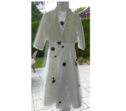 Vêtements occasion St Leonard Pas-de-Calais - Photos Vivastreet Robe Tulle + Boléro