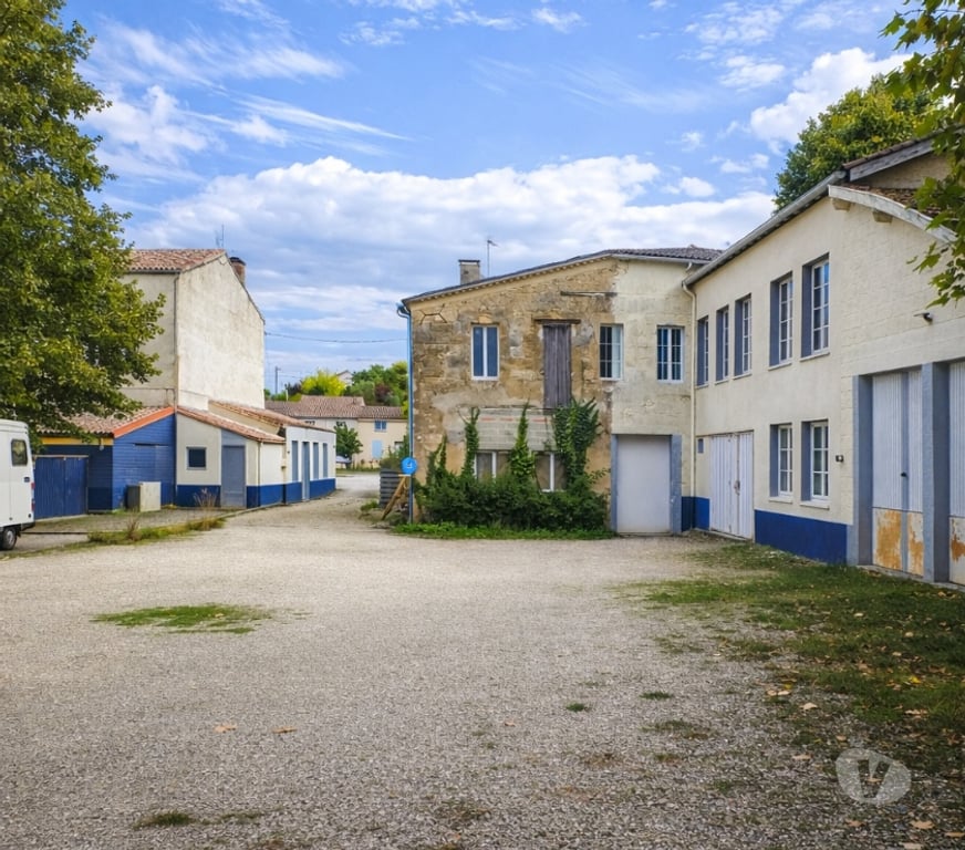 Parkings - Garages Lot-et-Garonne Miramont de Guyenne - 47800 - Photos Vivastreet GARAGE GRADE MEUBLE