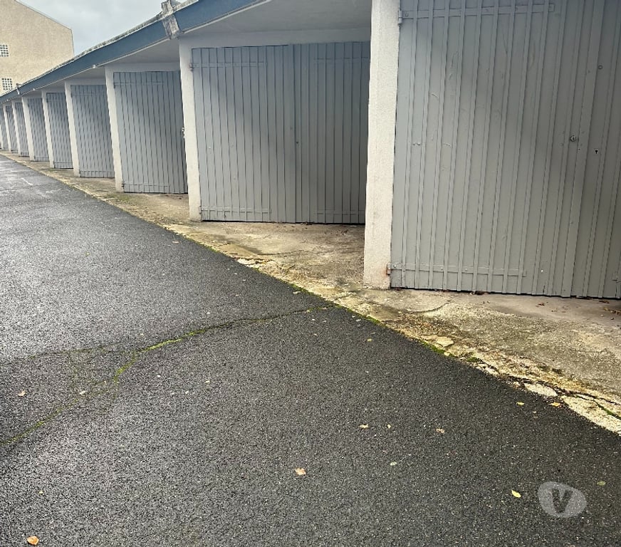 Parkings - Garages Hauts-de-Seine Chatillon - 92320 - Photos Vivastreet Loue box garage parking 16 m2 CHATILLON
