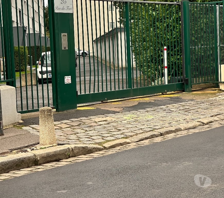 Parkings - Garages Hauts-de-Seine Chatillon - 92320 - Photos Vivastreet Loue box garage parking 16 m2 CHATILLON