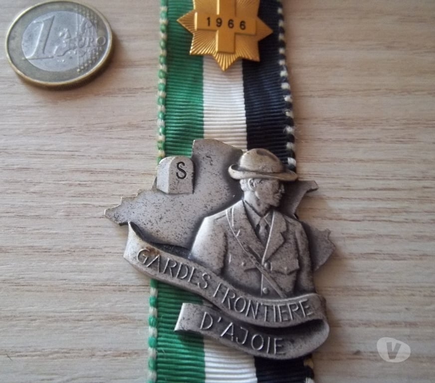 Collection Manche Valognes - 50700 - Photos Vivastreet décoration collection vintage ! 1966 médaille garde Suisse